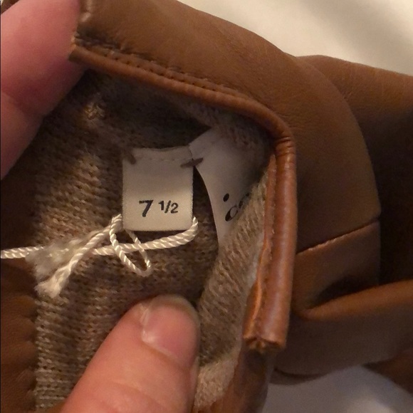 Leather COACH gloves(mismatched sizes!!) - Picture 3 of 6